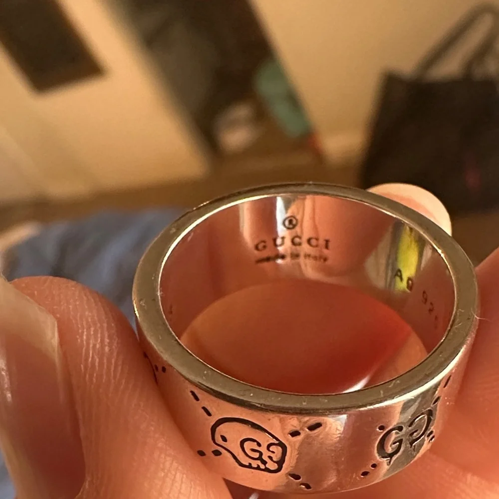 Gucci Silver Ring with Intricate Detailing - Picture 4 of 4